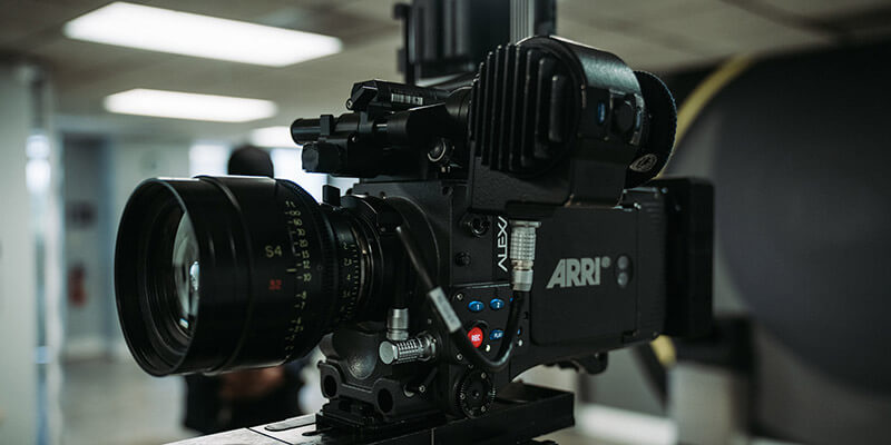 Technicien en imagerie numérique-DIT-ARRI-Alexa Gros plan d'une caméra ARRI Alexa