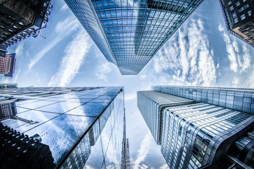 Contrairement à Aspera, aucune installation ni aucun plugin ne sont nécessaires. Il suffit de se connecter et de transférer des fichiers. Contrairement à Aspera, aucune installation ou plugin n'est nécessaire. Il suffit de se connecter et de transférer des fichiers