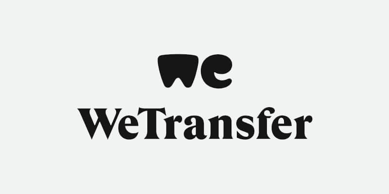 Partager les fichiers WFH_WeTransfer Une boîte en carton avec une doublure en mousse pour l'expédition des disques durs.