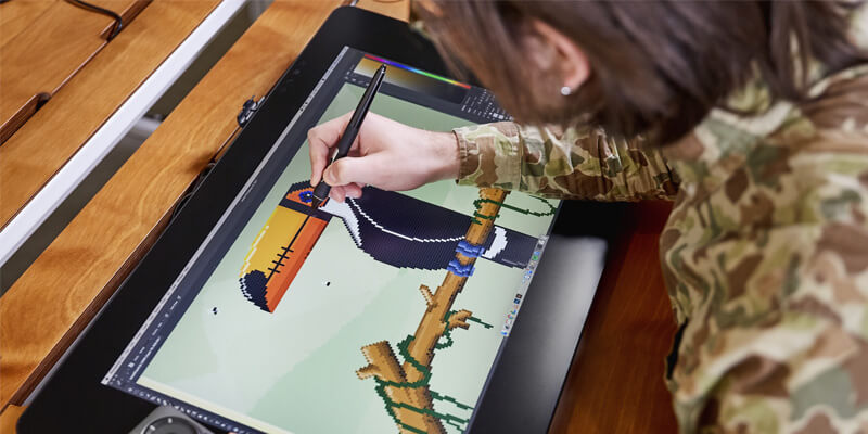 Artiste de Storyboard-Intuos Pro Un artiste du storyboard travaille sur un Wacom Cintiq Pro 24